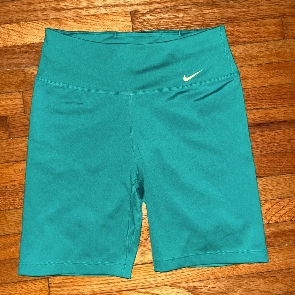 NWOT NIKE BIKER SHORTS